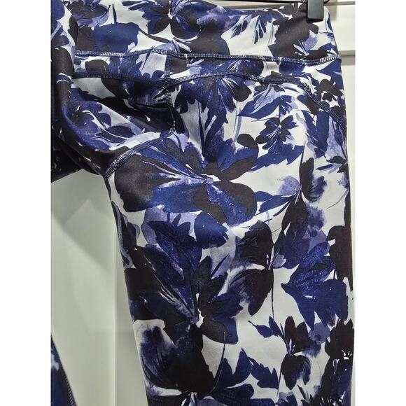 NWT - Fabletics Salar Printed Powerform Crop Leggings - Small - Picture 10 of 11